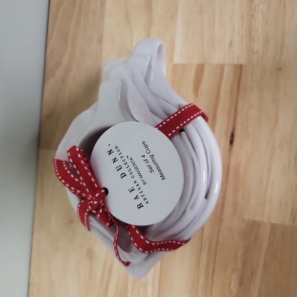 Rae Dunn Christmas Measuring Cups - Picture 2 of 4
